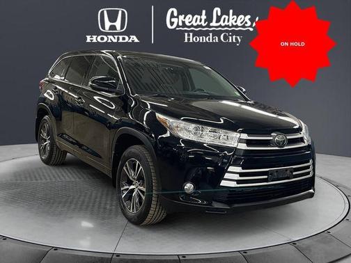 Midnight Black Metallic 2018 Toyota Highlander LE Plus