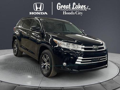 Midnight Black Metallic 2018 Toyota Highlander LE Plus
