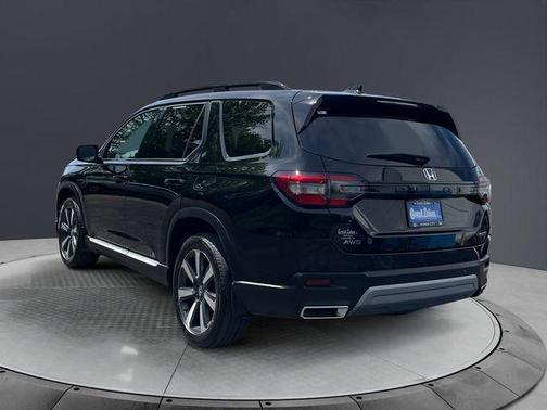 Crystal Black Pearl 2023 Honda Pilot Touring