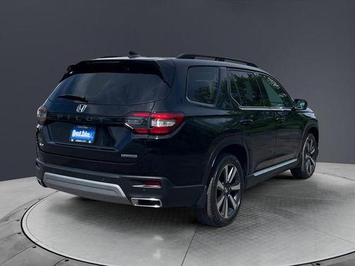 Crystal Black Pearl 2023 Honda Pilot Touring