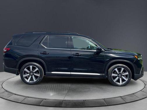 Crystal Black Pearl 2023 Honda Pilot Touring