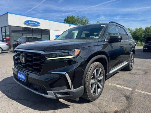 Crystal Black Pearl 2023 Honda Pilot Touring