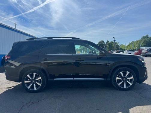 Crystal Black Pearl 2023 Honda Pilot Touring