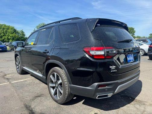 Crystal Black Pearl 2023 Honda Pilot Touring