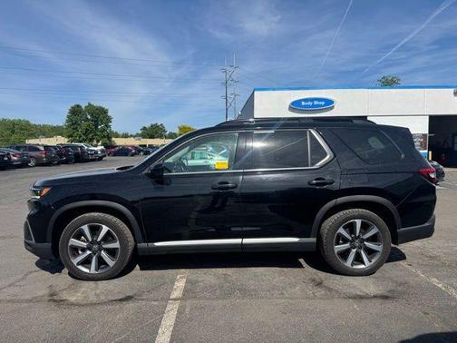 Crystal Black Pearl 2023 Honda Pilot Touring
