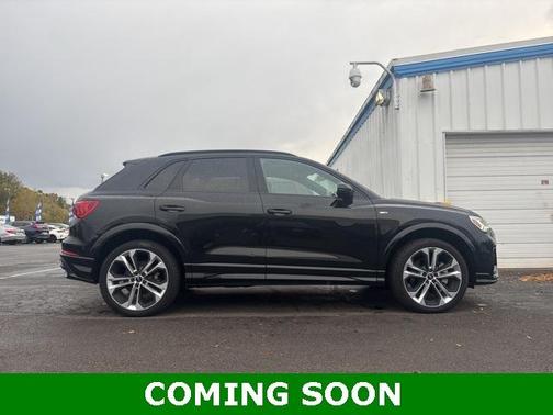 2022 Audi Q3 45 S line Premium