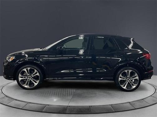 2022 Audi Q3 45 S line Premium