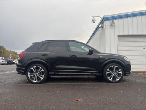 2022 Audi Q3 45 S line Premium