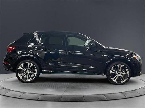 2022 Audi Q3 45 S line Premium