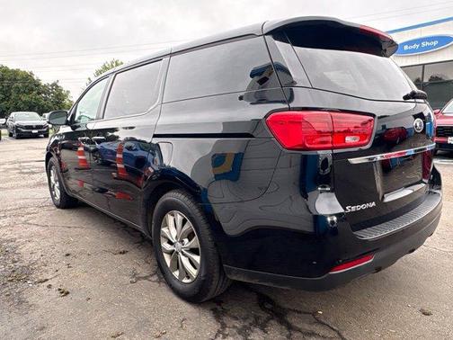 Aurora Black 2020 Kia Sedona LX