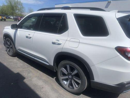 Platinum White Pearl 2023 Honda Pilot Touring