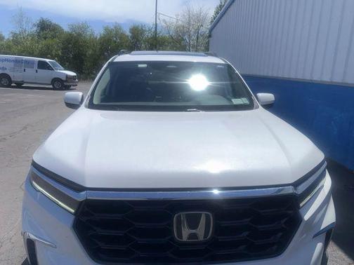 Platinum White Pearl 2023 Honda Pilot Touring