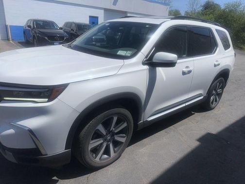 Platinum White Pearl 2023 Honda Pilot Touring