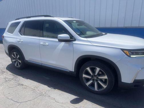 Platinum White Pearl 2023 Honda Pilot Touring