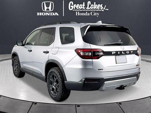 Solar Silver Metallic 2026 Honda Pilot TrailSport