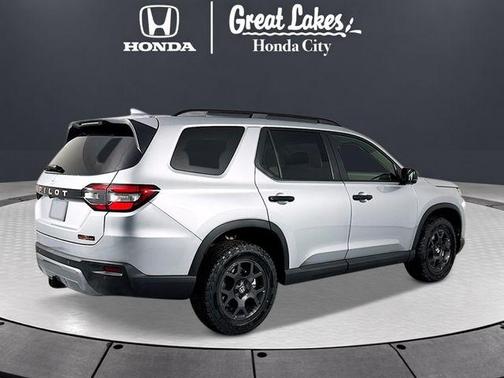 Solar Silver Metallic 2026 Honda Pilot TrailSport