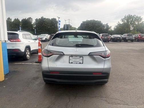 Lunar Silver Metallic 2025 Honda HR-V LX