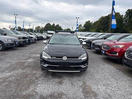 Deep Black Pearl Effect 2018 Volkswagen Golf Alltrack TSI SE