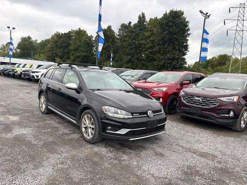 Deep Black Pearl Effect 2018 Volkswagen Golf Alltrack TSI SE