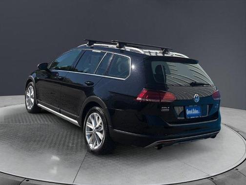 Deep Black Pearl Effect 2018 Volkswagen Golf Alltrack TSI SE