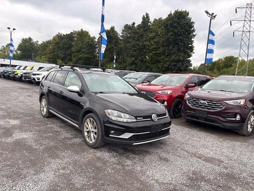 Deep Black Pearl Effect 2018 Volkswagen Golf Alltrack TSI SE
