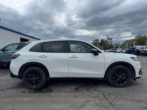 Platinum White Pearl 2025 Honda HR-V Sport