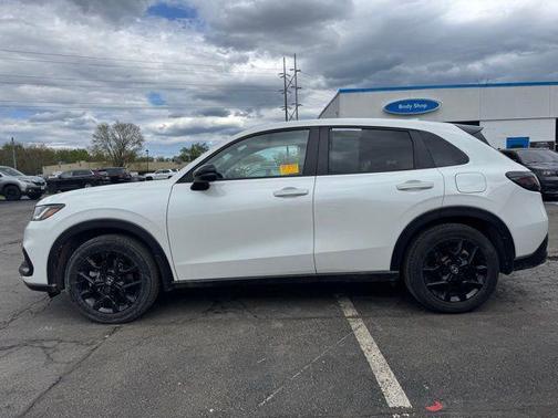 Platinum White Pearl 2025 Honda HR-V Sport