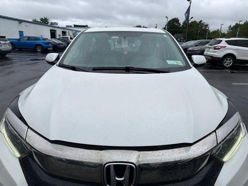 Platinum White Pearl 2020 Honda HR-V LX