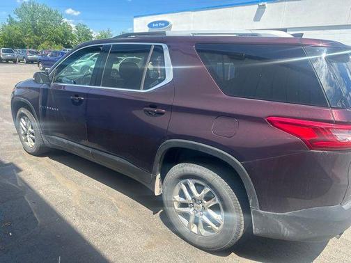 Black Currant Metallic 2018 Chevrolet Traverse LT Cloth