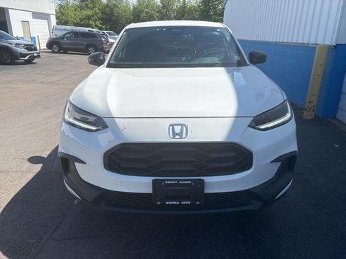 Platinum White Pearl 2025 Honda HR-V Sport