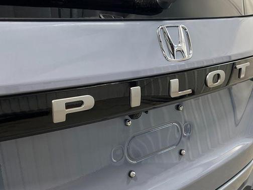Sonic Gray Pearl 2026 Honda Pilot EX-L