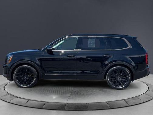 Ebony Black 2022 Kia Telluride SX