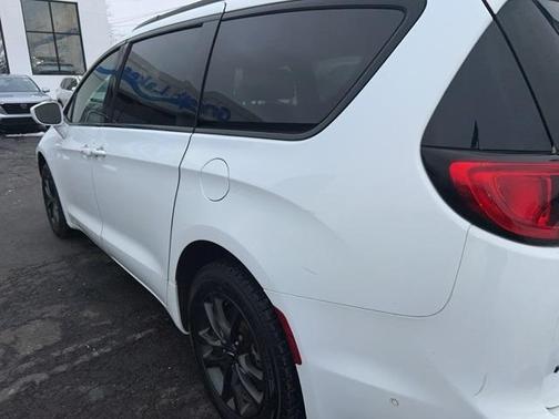 2020 Chrysler Pacifica Launch Edition