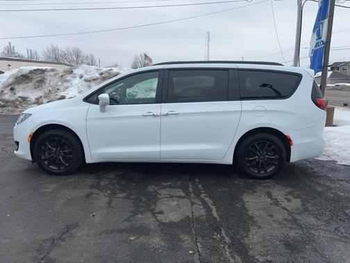 2020 Chrysler Pacifica Launch Edition