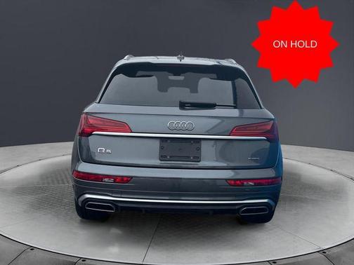 Daytona Gray Pearl Effect 2022 Audi Q5 45 S line quattro Premium