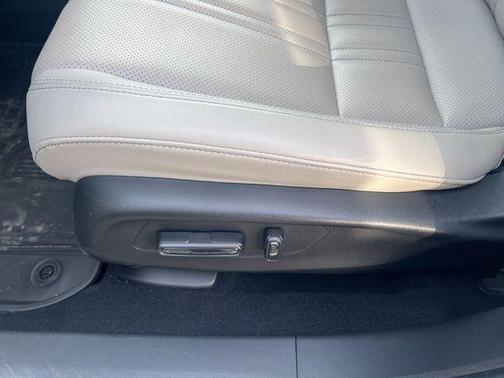 Platinum White Pearl 2024 Honda HR-V EX-L