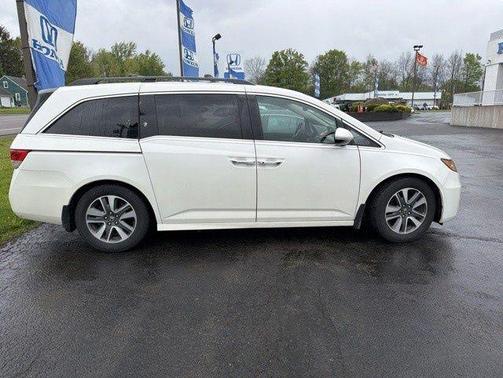 White Diamond Pearl 2016 Honda Odyssey