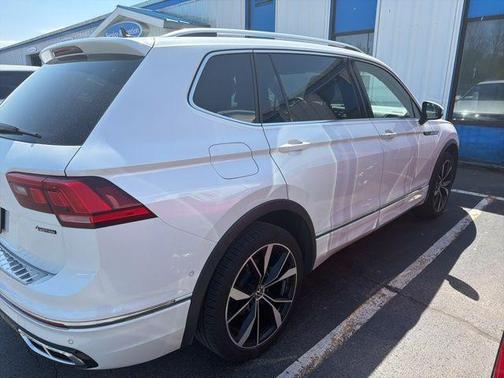 Oryx White Pearl Effect 2022 Volkswagen Tiguan 2.0T SEL R-Line