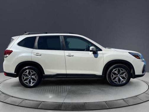 Crystal White Pearl 2021 Subaru Forester Premium