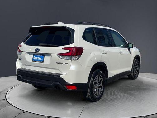 Crystal White Pearl 2021 Subaru Forester Premium