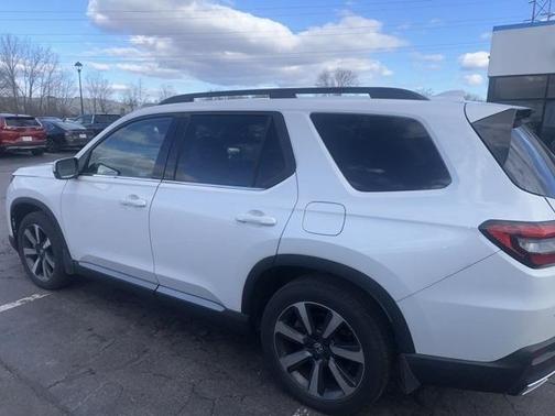 2024 Honda Pilot Touring