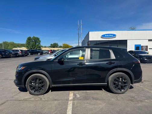 Crystal Black Pearl 2023 Honda HR-V Sport