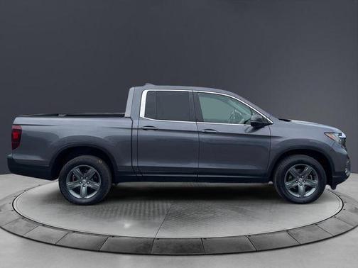 Modern Steel Metallic 2023 Honda Ridgeline RTL