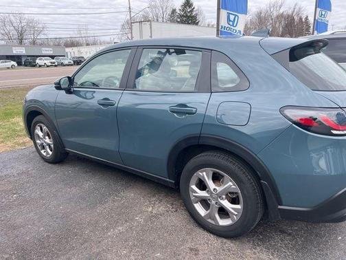 Pearl 2024 Honda HR-V LX