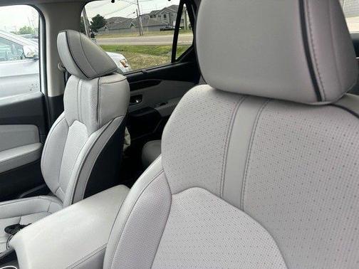 White 2024 Honda Pilot Elite