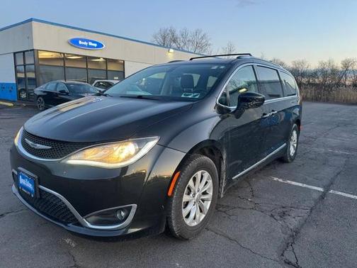 2019 Chrysler Pacifica Touring-L