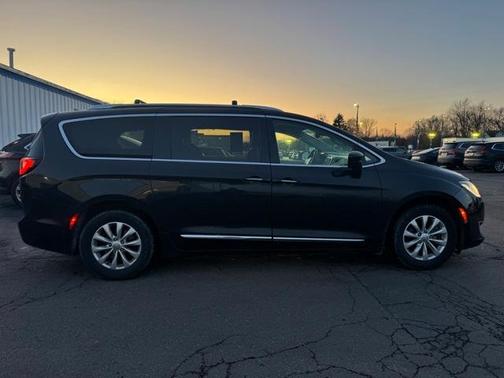 2019 Chrysler Pacifica Touring-L