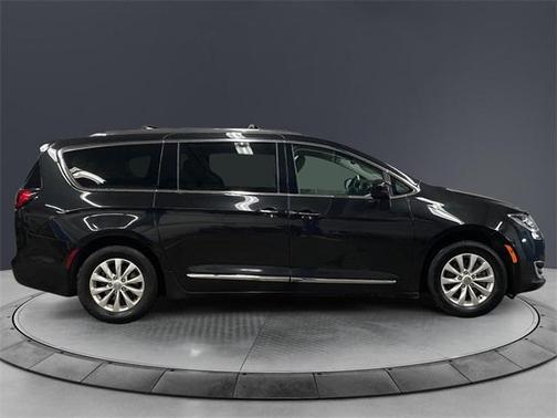 2019 Chrysler Pacifica Touring-L