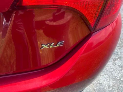 Barcelona Red Metallic 2018 Toyota Corolla XLE