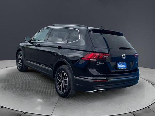 Deep Black Pearl Effect 2021 Volkswagen Tiguan 2.0T SE